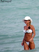 12 pictures - Awesome spread of girl in bikini
