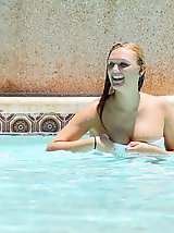 12 pictures - Babes demonstrate hot bikini slip