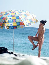 12 pictures - Horny nude girls show flexibility