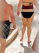 12 pictures - Wiling to touch that bikini booty