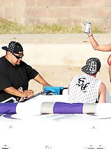 12 pictures - Spying every detail of bikini girls