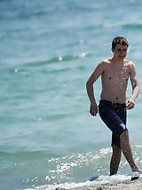 12 pictures - Spying bronze girls in bikinis