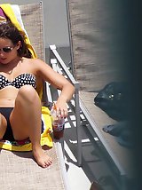 12 pictures - Amateur ass wrapped by sexy bikini