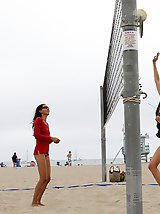 12 pictures - Try to touch that hot bikini booty