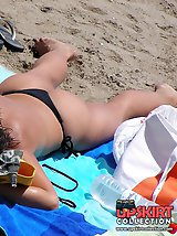 12 pictures - Relaxing on the beach bikini babes