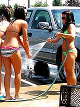 12 pictures - Hot sideblouse of busty bikini fems