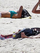 12 pictures - Slim bikini girls sexily posing here