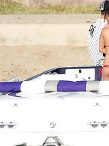 12 pictures - Hot butt bikini girls back to camera