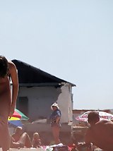 12 pictures - Perfect bikini asses of horny girls