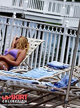 12 pictures - Babe playing with her hot bikini ass