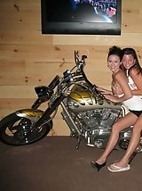 7 pictures - Sassy bimbos expose hot booties in tiny jeans shorts