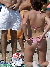 12 pictures - A busty bikini lady undressing on the Cap d'Agde