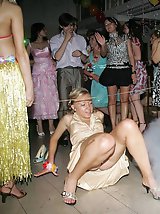 8 pictures - upskirt voyeur under dest pictures
