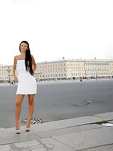 12 pictures - Incredibly sexy downblouse babe