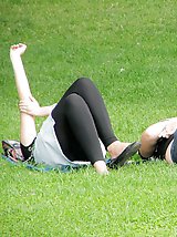 12 pictures - The hottest upskirts in the park