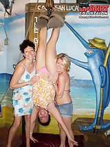 12 pictures - Awesome up skirt in a club