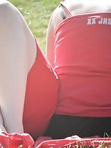 12 pictures - Her skirt hides a hot thing - sexy upskirt