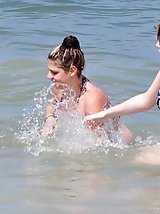 12 pictures - Spying hot back view of bikini gals