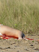 12 pictures - Swimsuit slips admired by our hunter