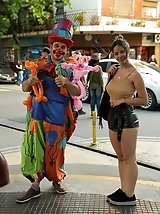 8 pictures - Agos Firenze Jus Clownin Aroun